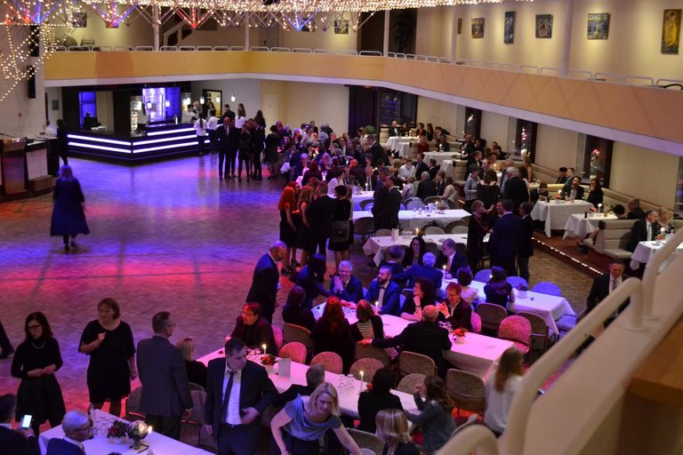 Bild zu Premierenball